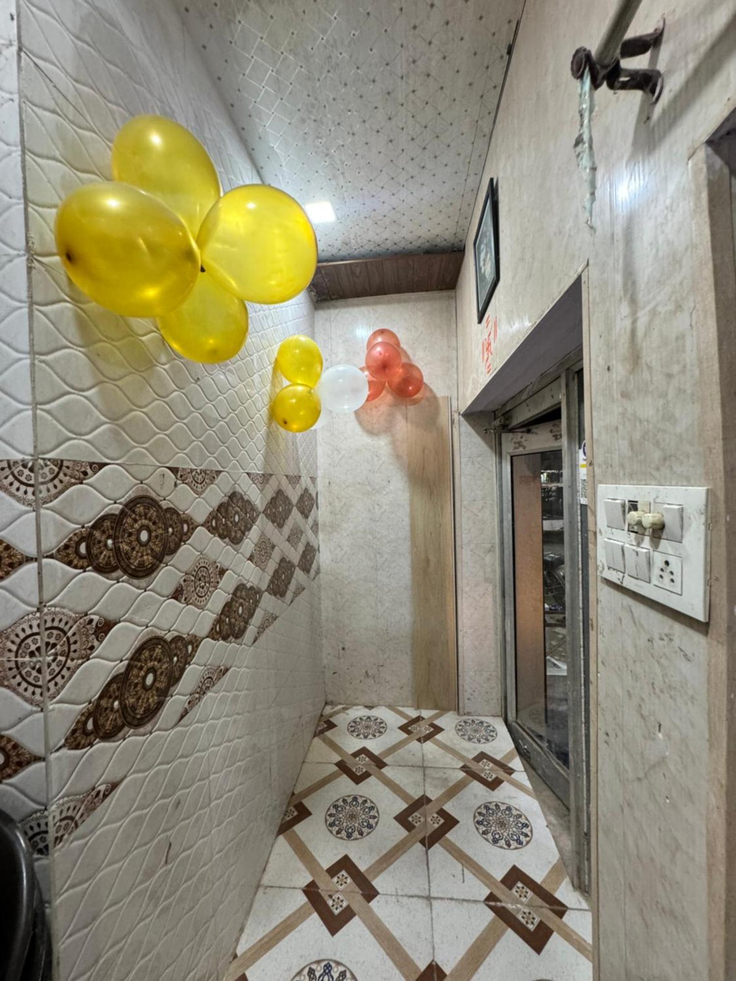 Отель Pakhi Residency Вриндавана Экстерьер фото