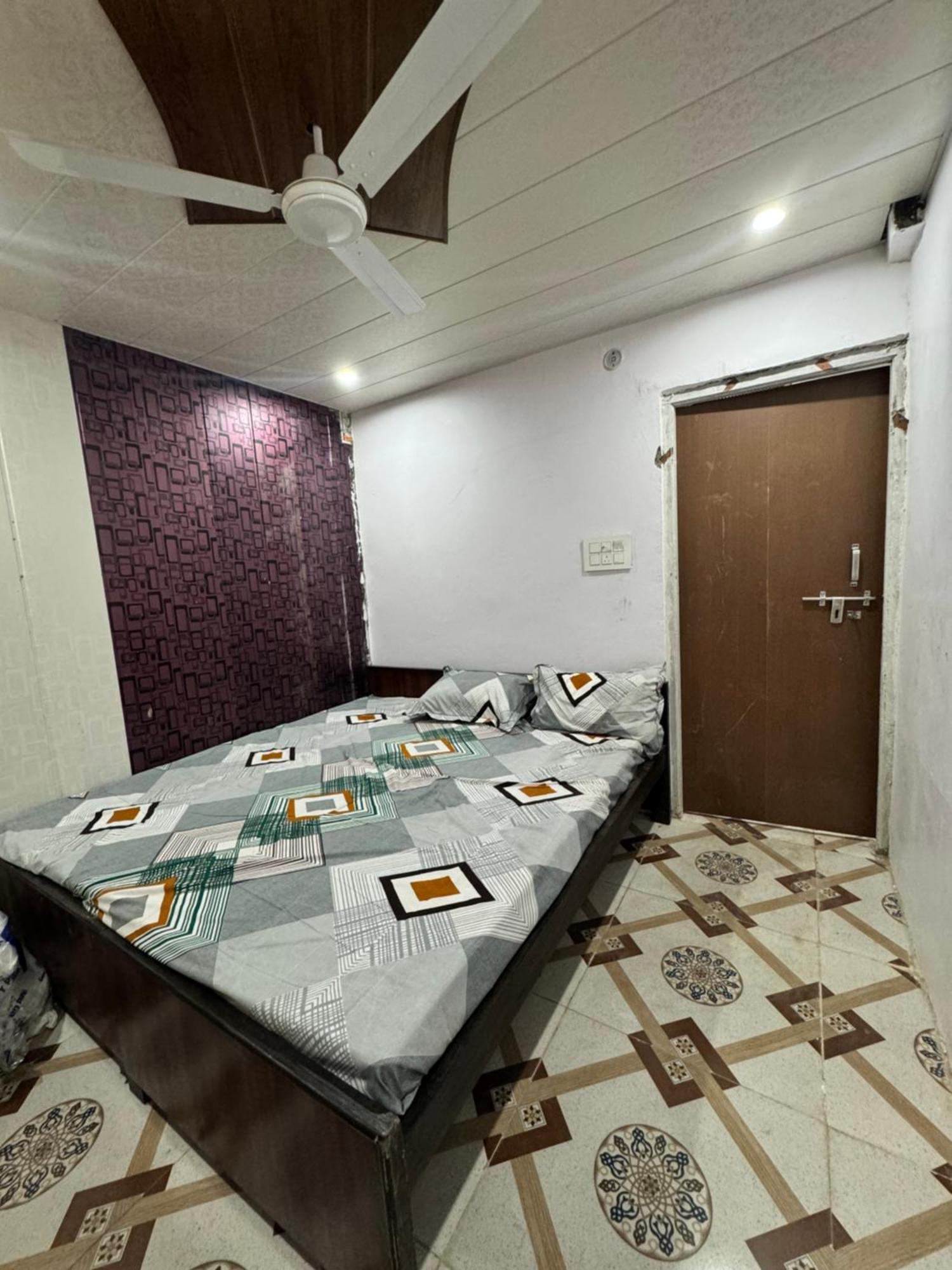 Отель Pakhi Residency Вриндавана Экстерьер фото