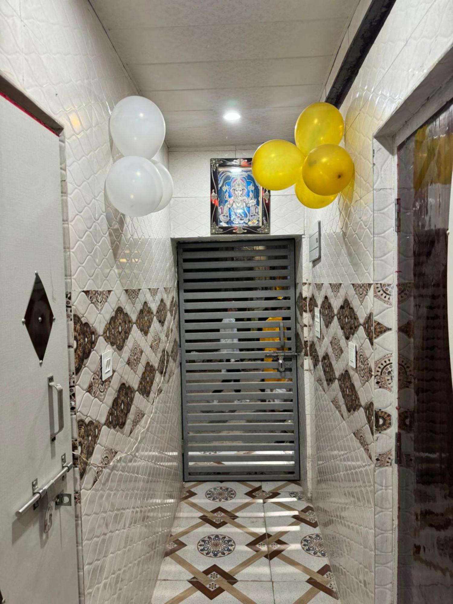 Отель Pakhi Residency Вриндавана Экстерьер фото